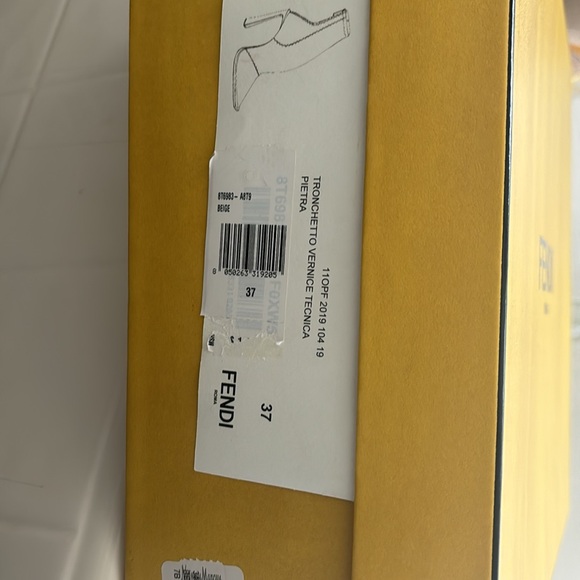 Wore once 37 size 7 - Picture 5 of 5